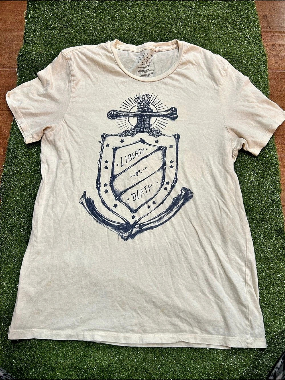 GUESS Graphic Short Sleeve Tee in Cream Size Large